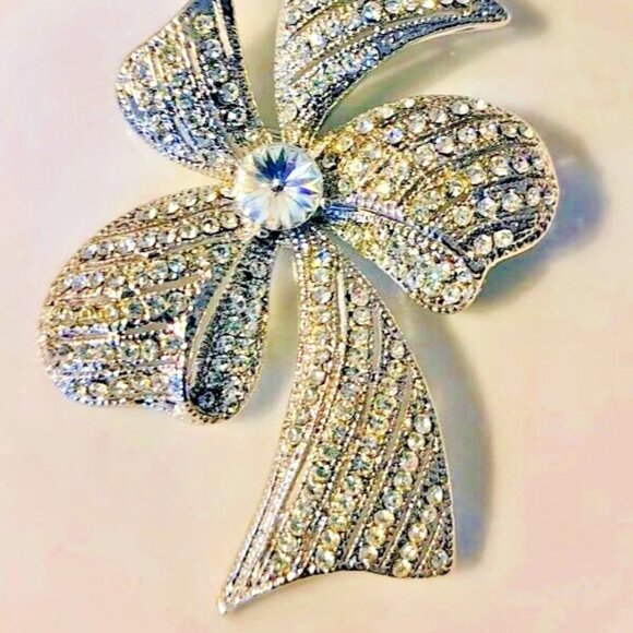 Vtg Ribbon Bow Rhinestone Pin Brooch Large Shiny Silver Tone - Picture 5 of 8